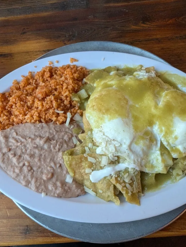 Chilaquiles Verdes Con Huevos